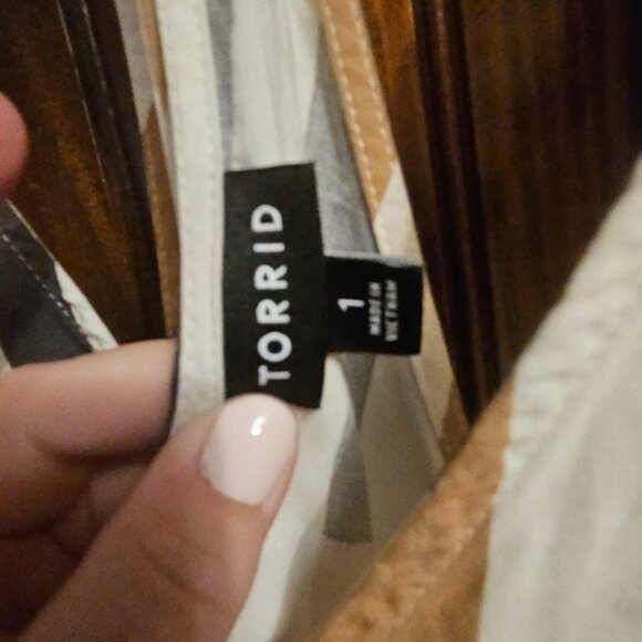 Torrid Challis Twist Back Maxi Dress / Sz 1 - Picture 3 of 8